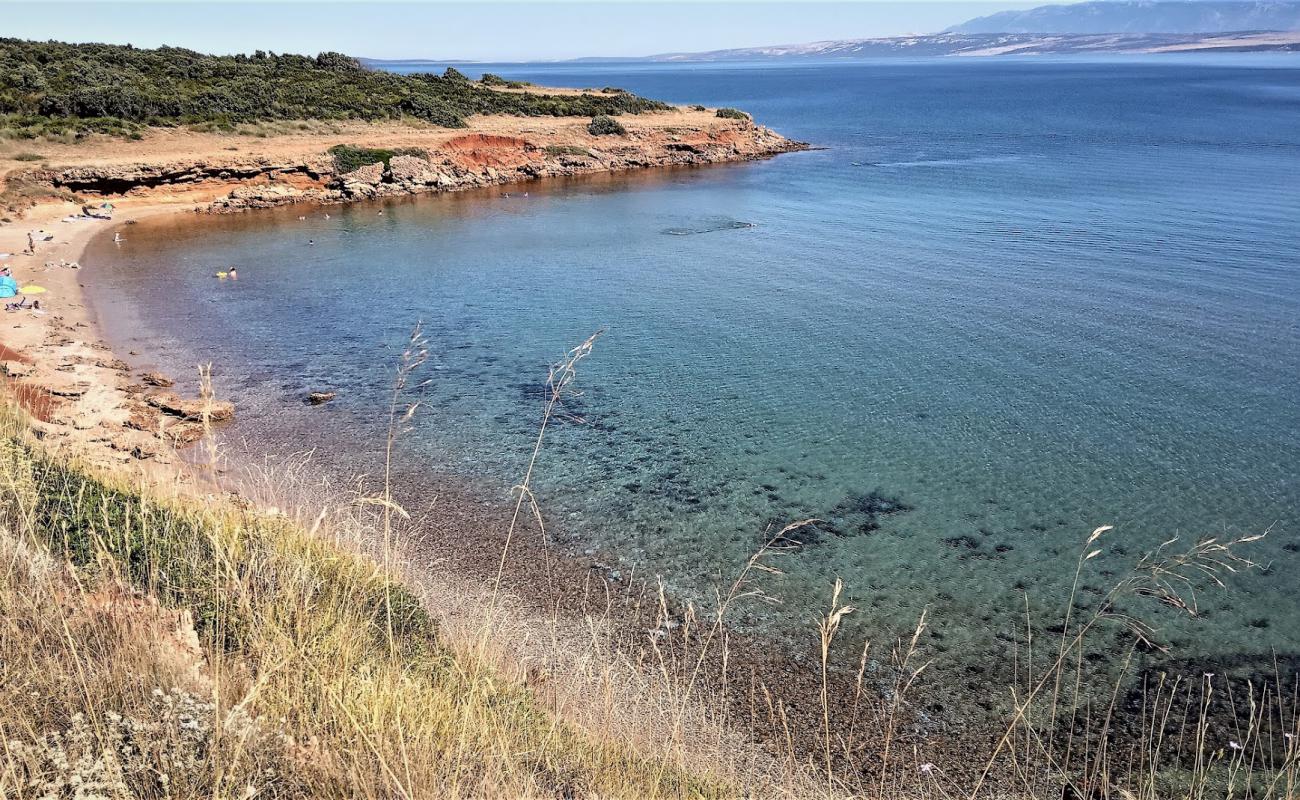 Фото Duboka Draga Beach с светлый песок поверхностью