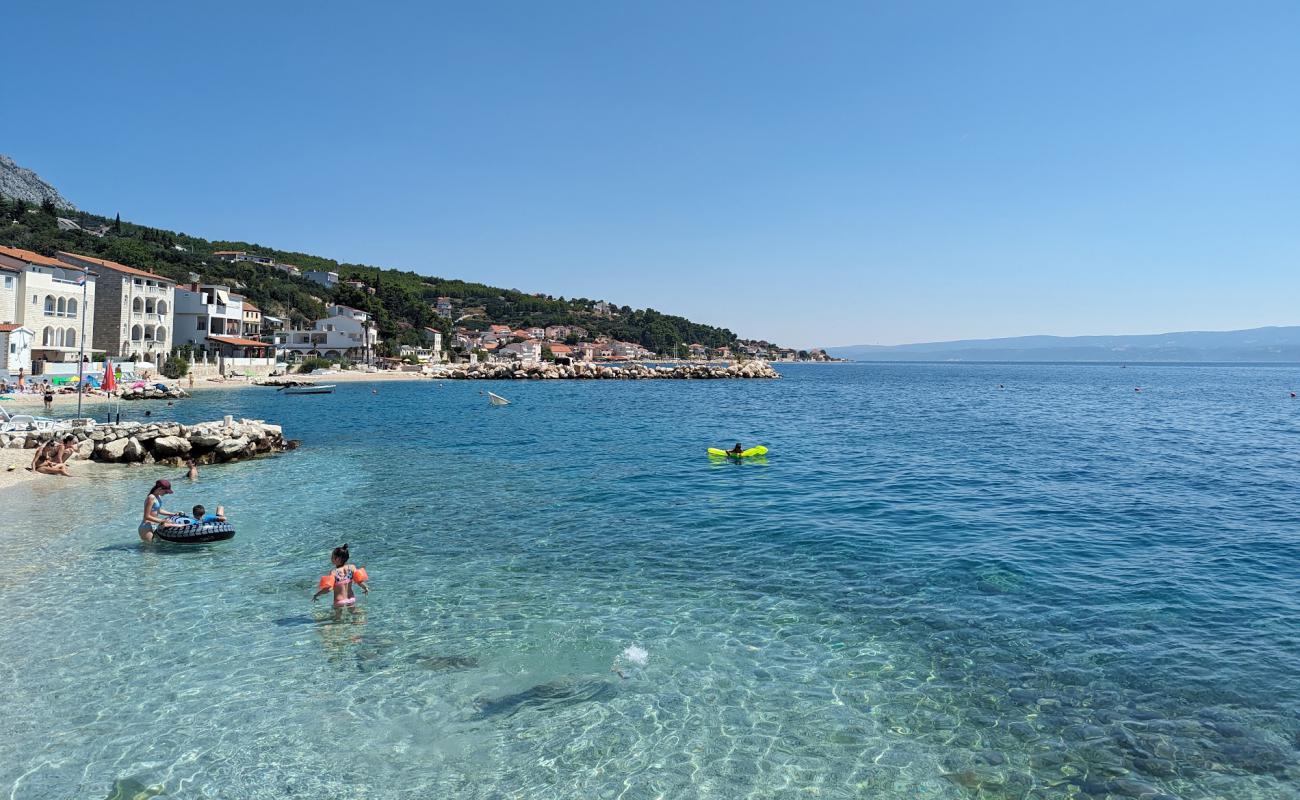 Фото Beach Suhi Potok с белая чистая галька поверхностью