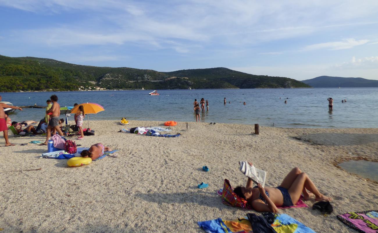 Фото Slano Beach с белая чистая галька поверхностью