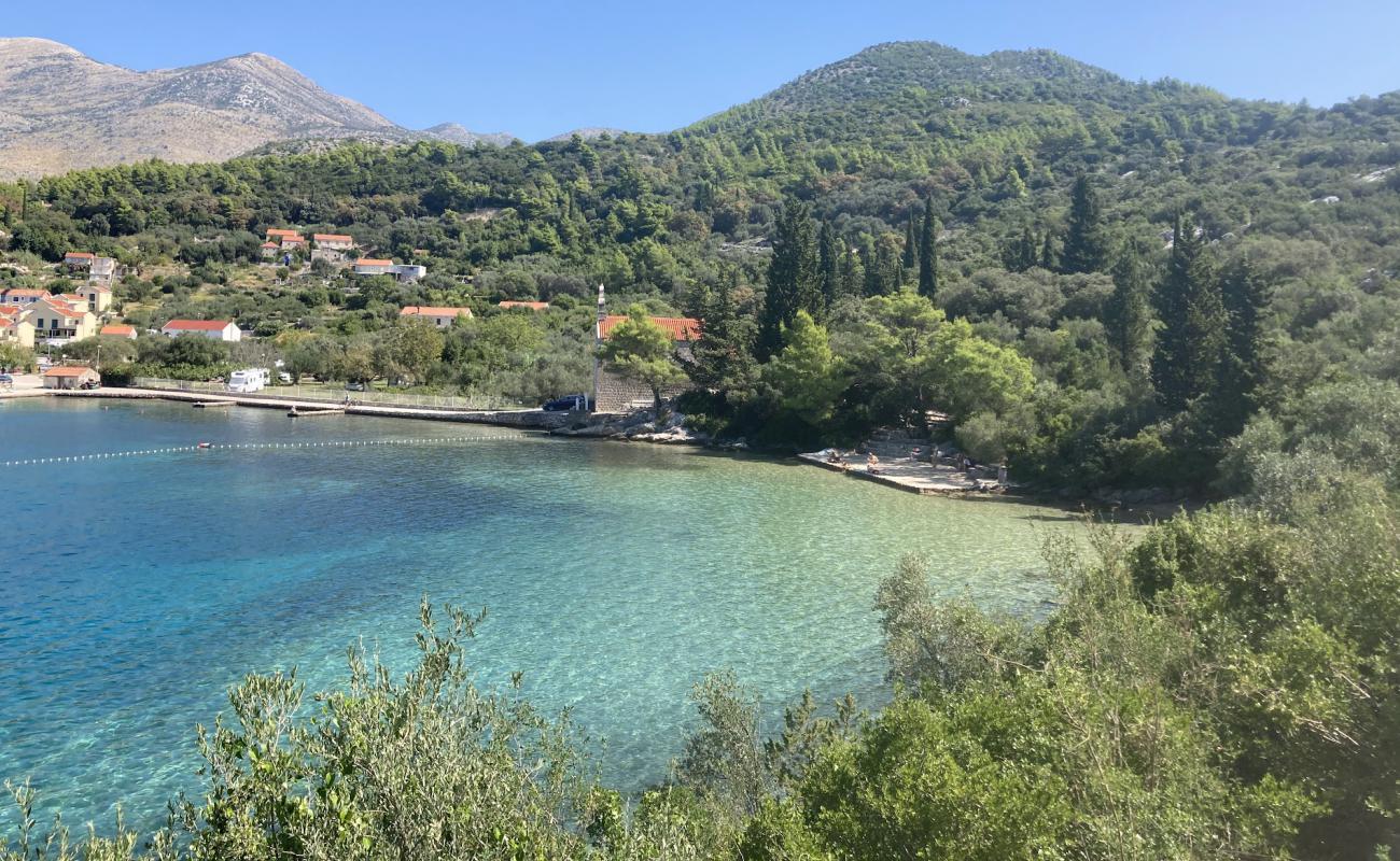 Фото Beach Banja с камни поверхностью