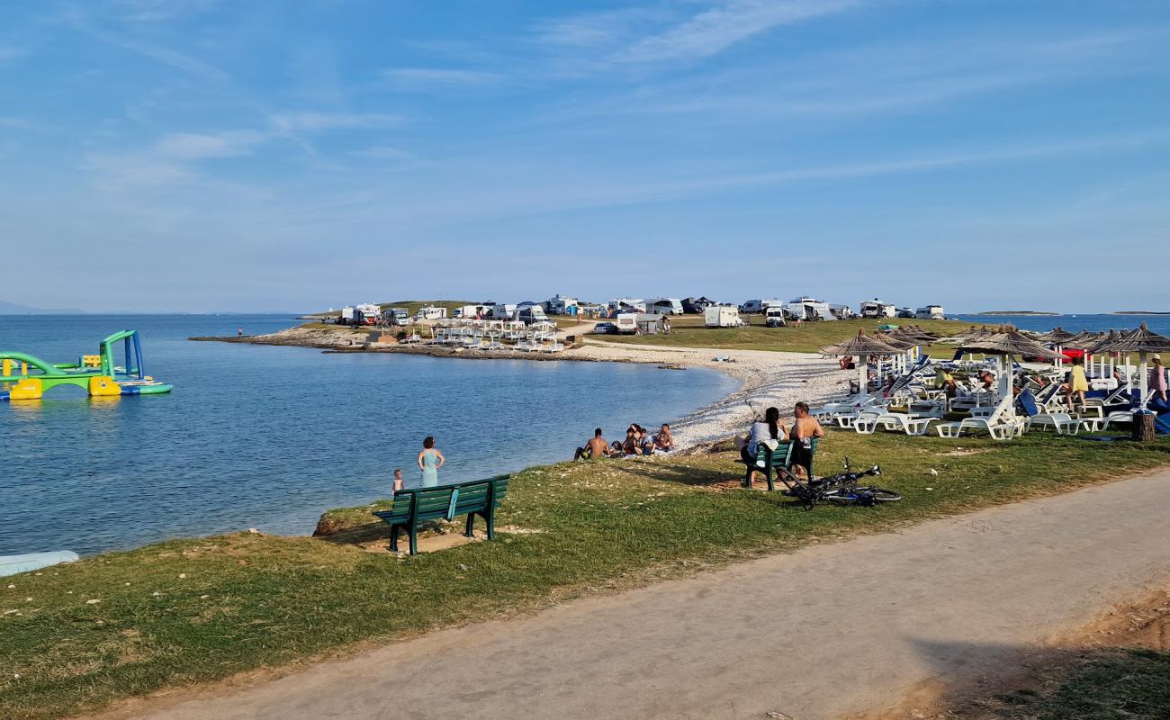 Фото Premantura Beach с камни поверхностью