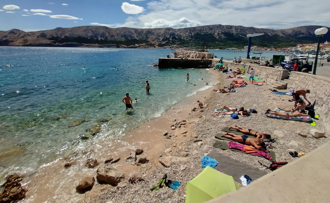 Фото Beach Helena с белая чистая галька поверхностью