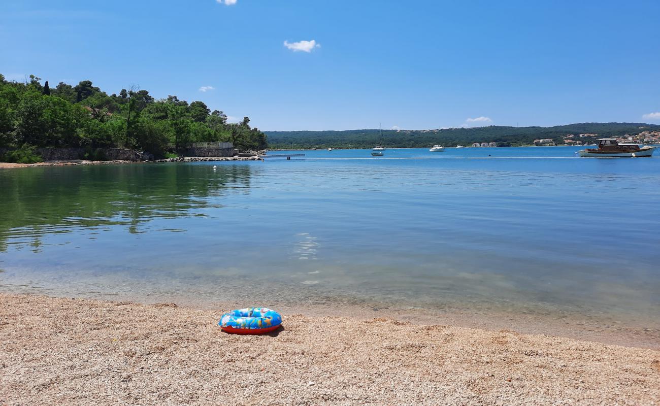 Фото Slamni Beach с серая чистая галька поверхностью