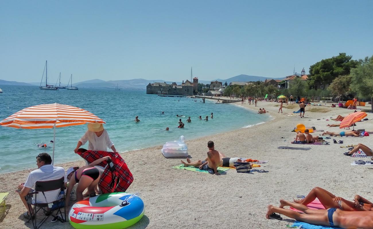 Фото Beach Kamp, Kastel Gomilica с белая чистая галька поверхностью