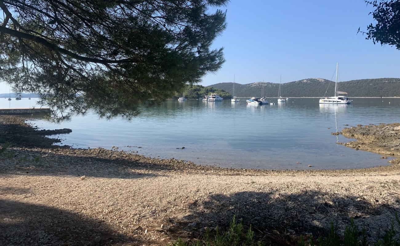 Фото Beach Vrulje с камни поверхностью