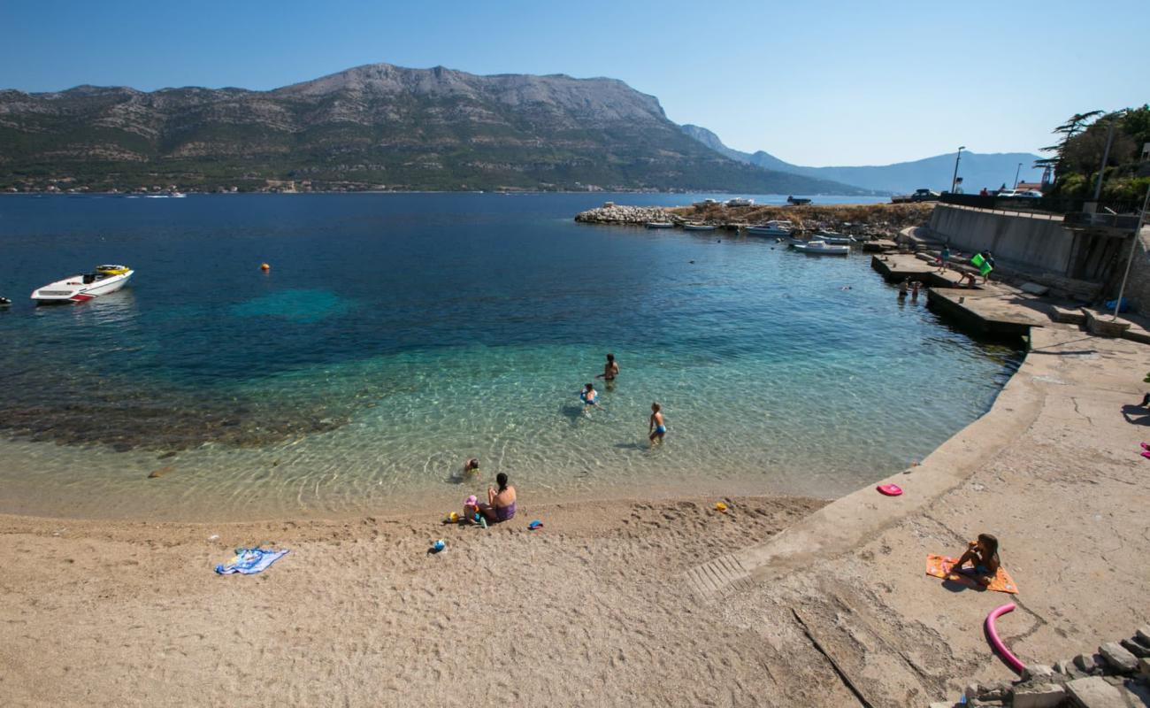 Фото Beach Medvinjak с белая чистая галька поверхностью