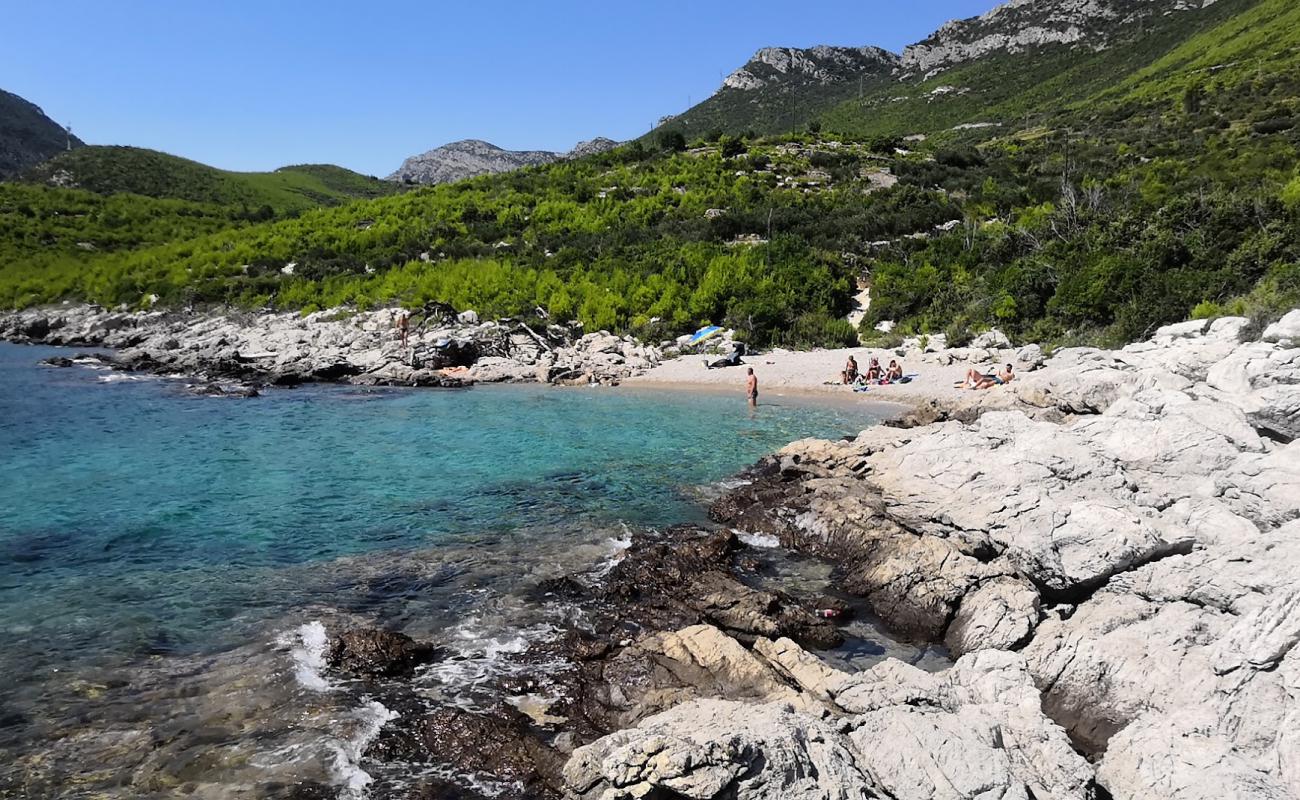 Фото Beach Zamali с песок с галькой поверхностью