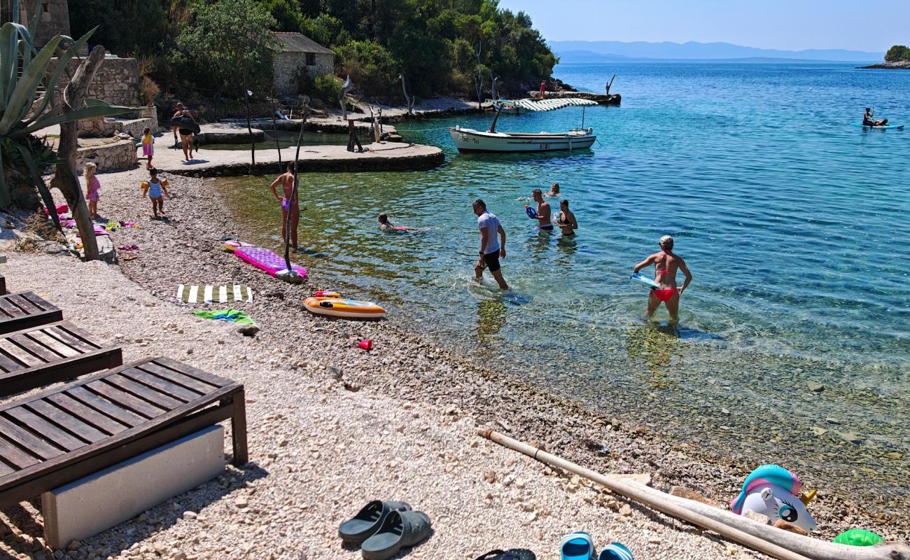 Фото Beach Sucuraj с серая галька поверхностью