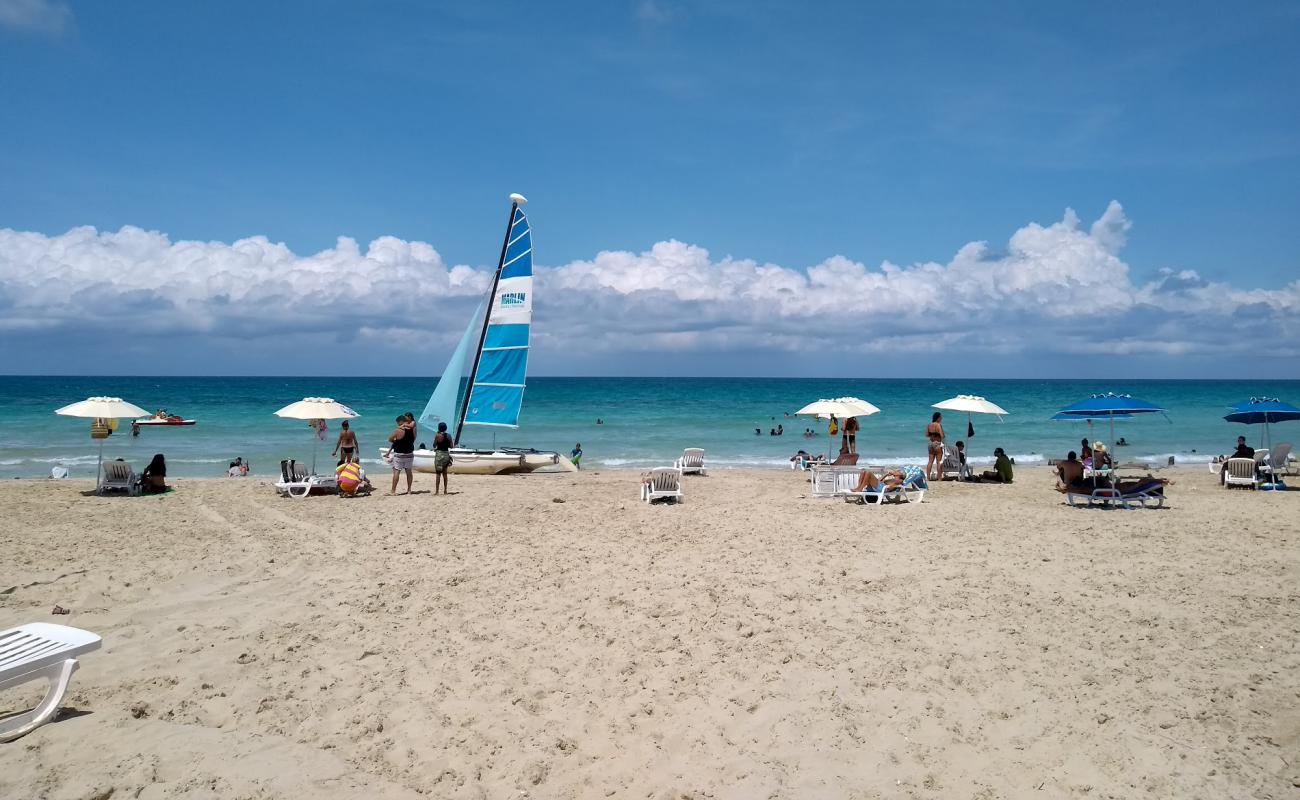 Фото Guanabo beach с золотистый песок поверхностью