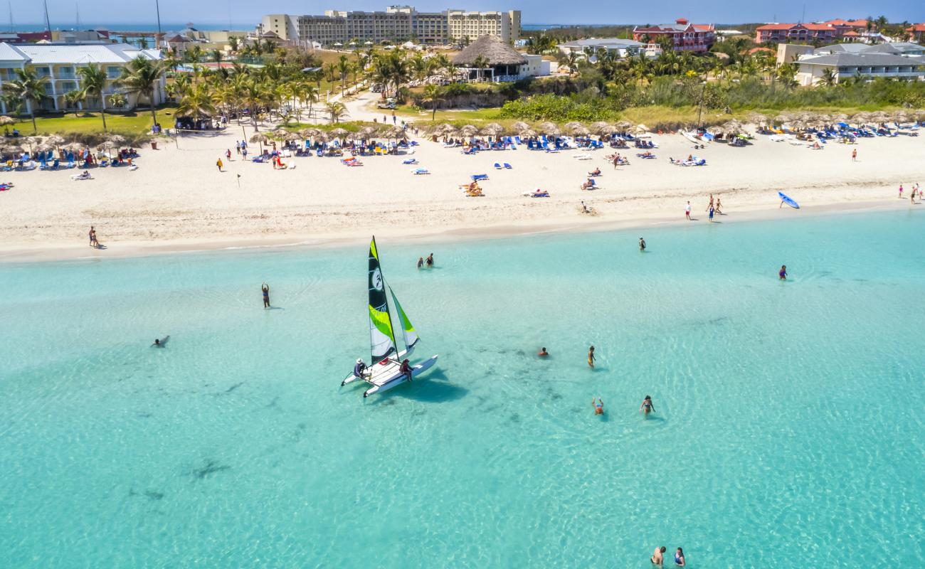 Фото Mangoncito beach с золотистый песок поверхностью