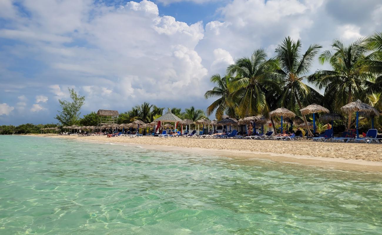 Фото Playa Coco с золотистый песок поверхностью