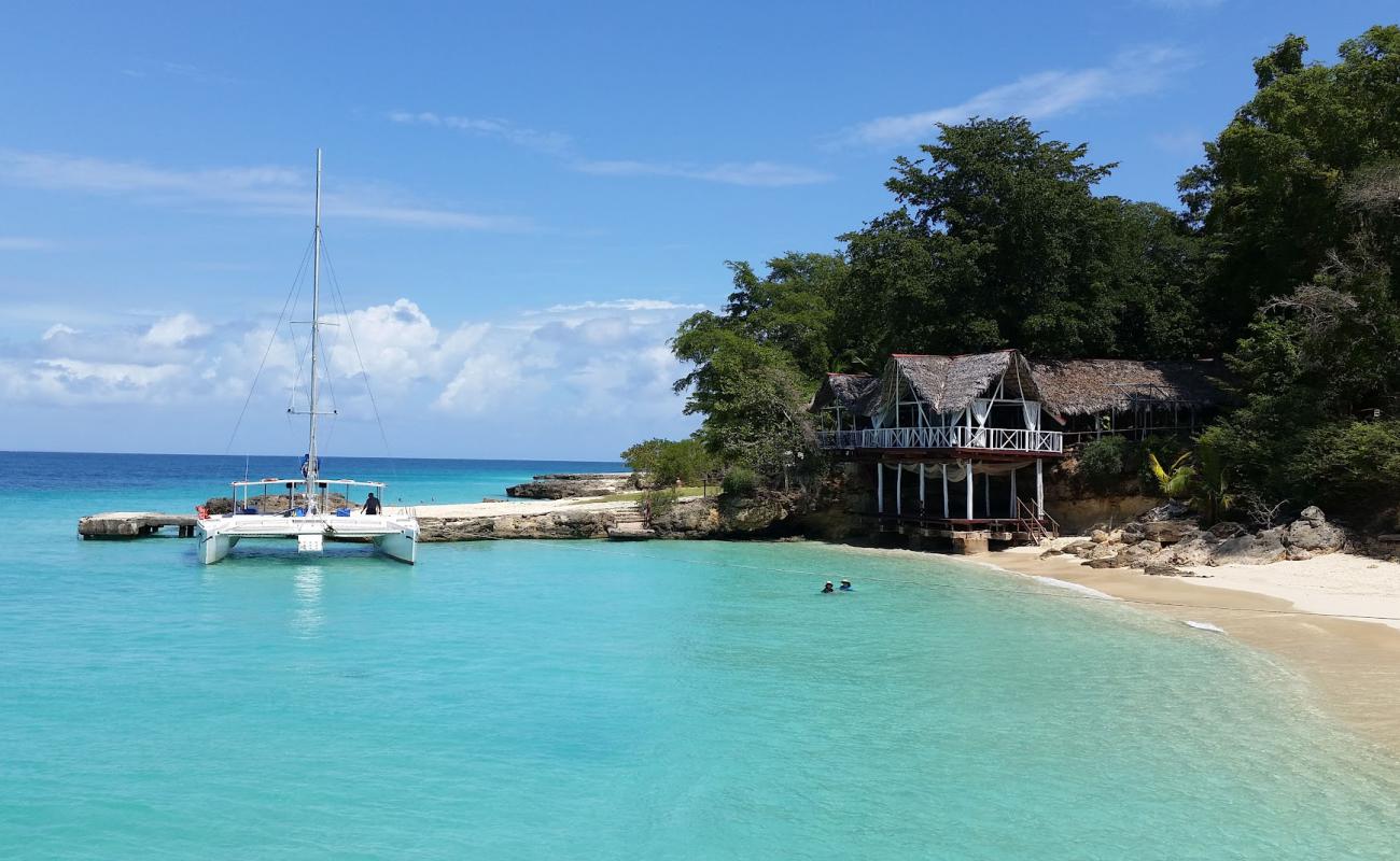 Фото Cayo Saetia beach с золотистый песок поверхностью