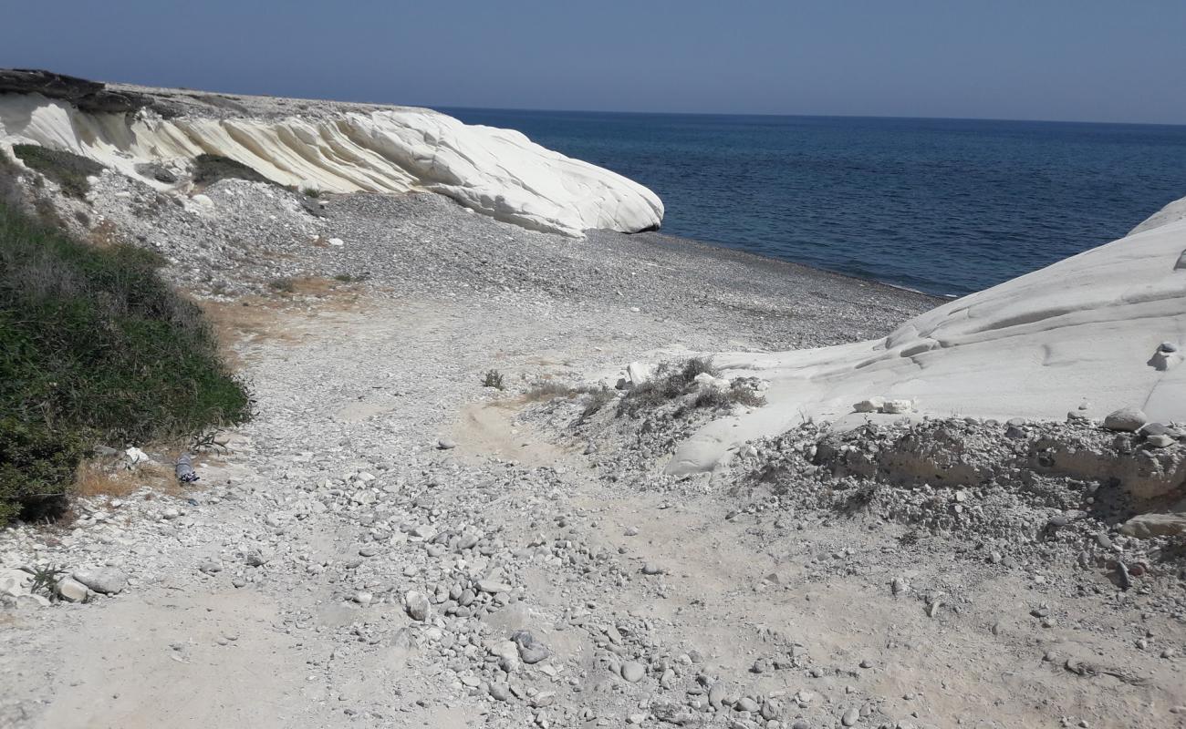 Фото Limassol Dog's beach с серая галька поверхностью