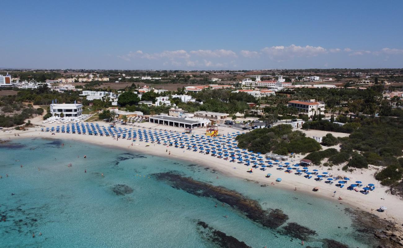 Фото Landa beach с золотистый песок поверхностью