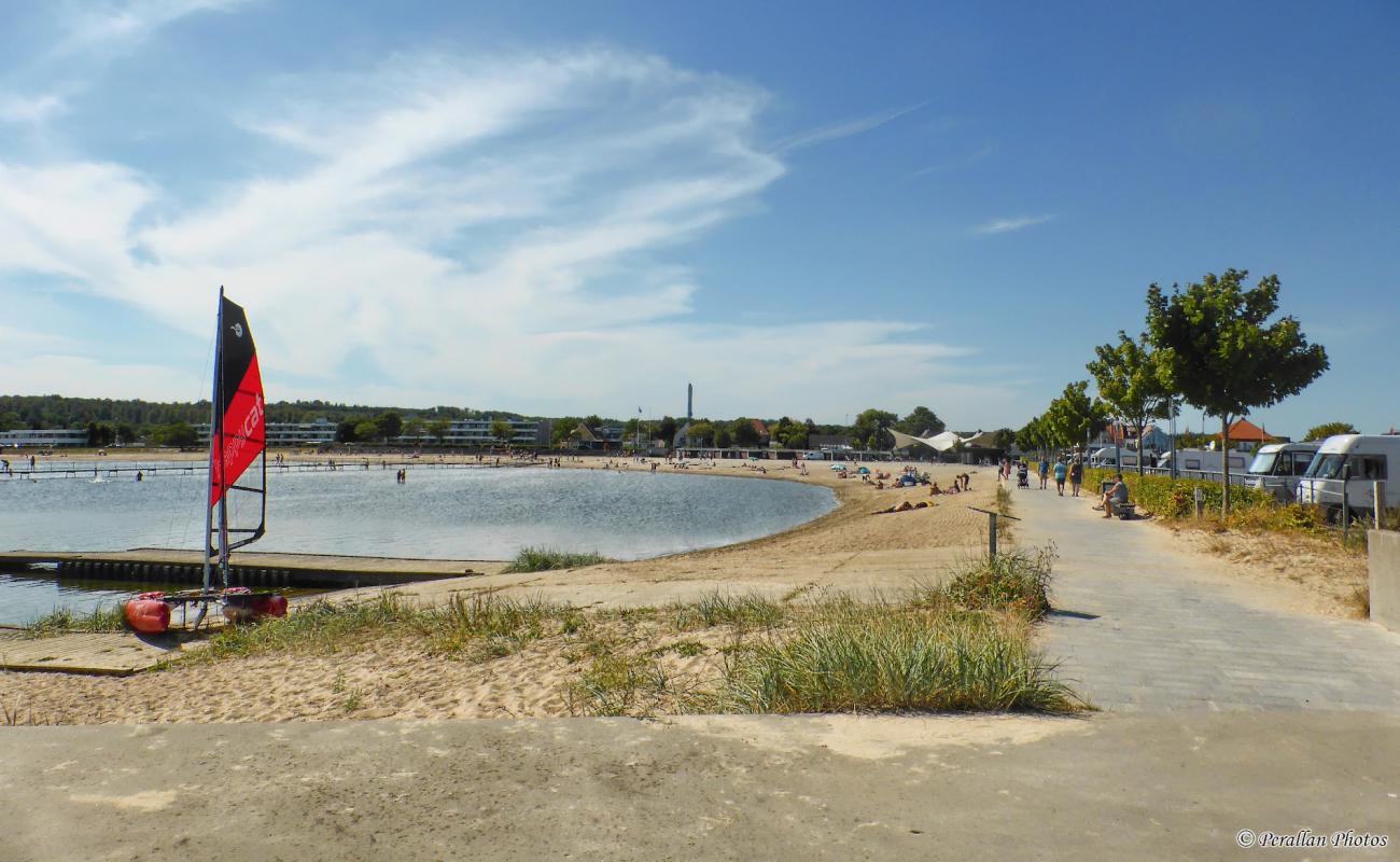 Фото Abenra Beach с светлый песок поверхностью