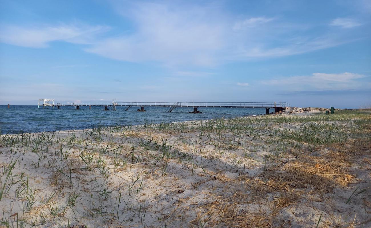 Фото Hou Beach с светлый песок поверхностью