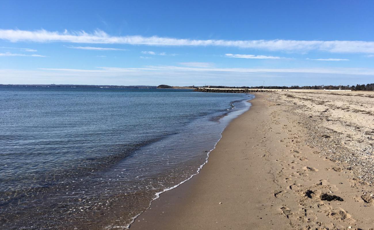 Фото Skodshoved Beach с песок с галькой поверхностью