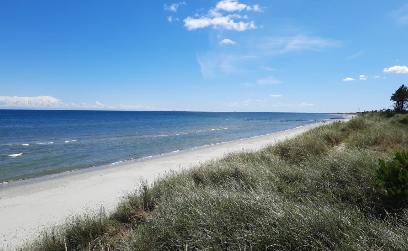 Фото Bratten Beach с светлый песок поверхностью