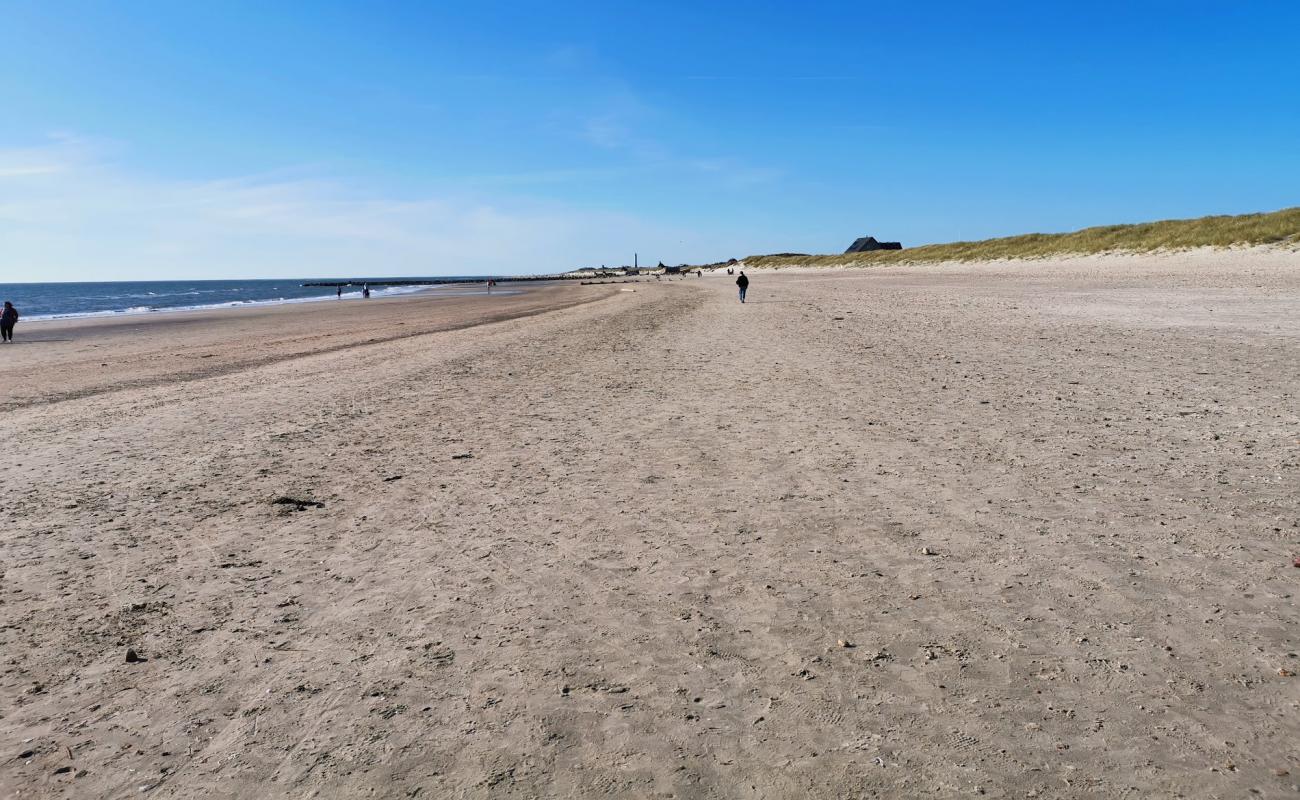 Фото Hvidbjerg Beach с светлый песок поверхностью