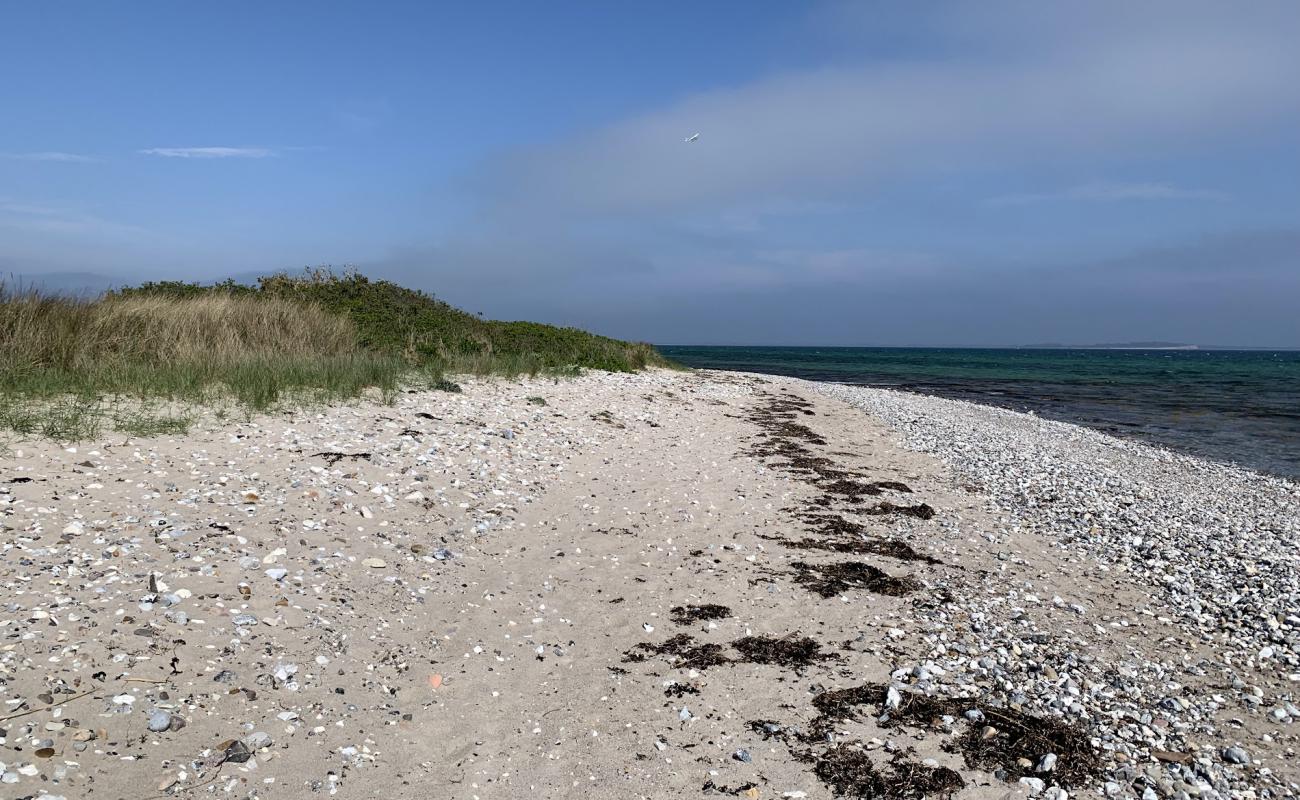 Фото Erikhale Beach с песок с галькой поверхностью