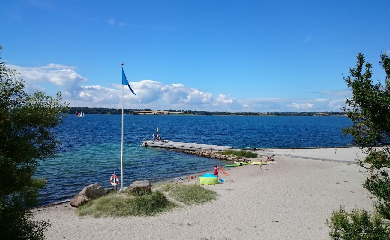 Фото Klinten Beach с светлый песок поверхностью