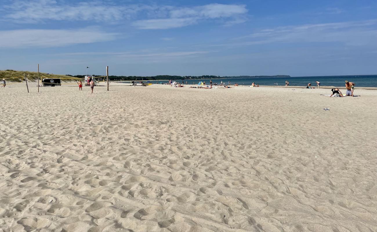 Фото Hornbak Beach с светлый песок поверхностью