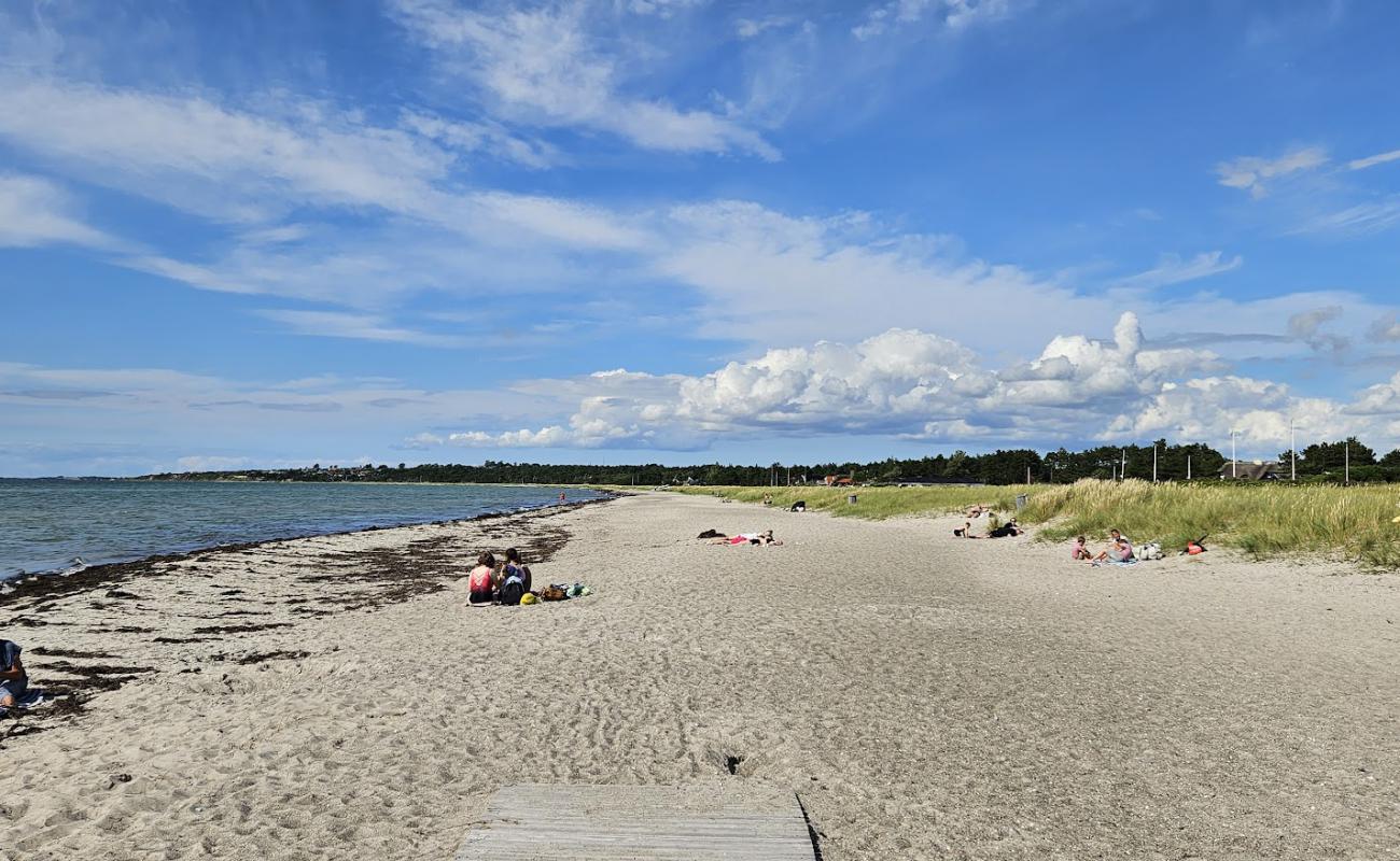 Фото Stillnge Beach с светлый песок поверхностью