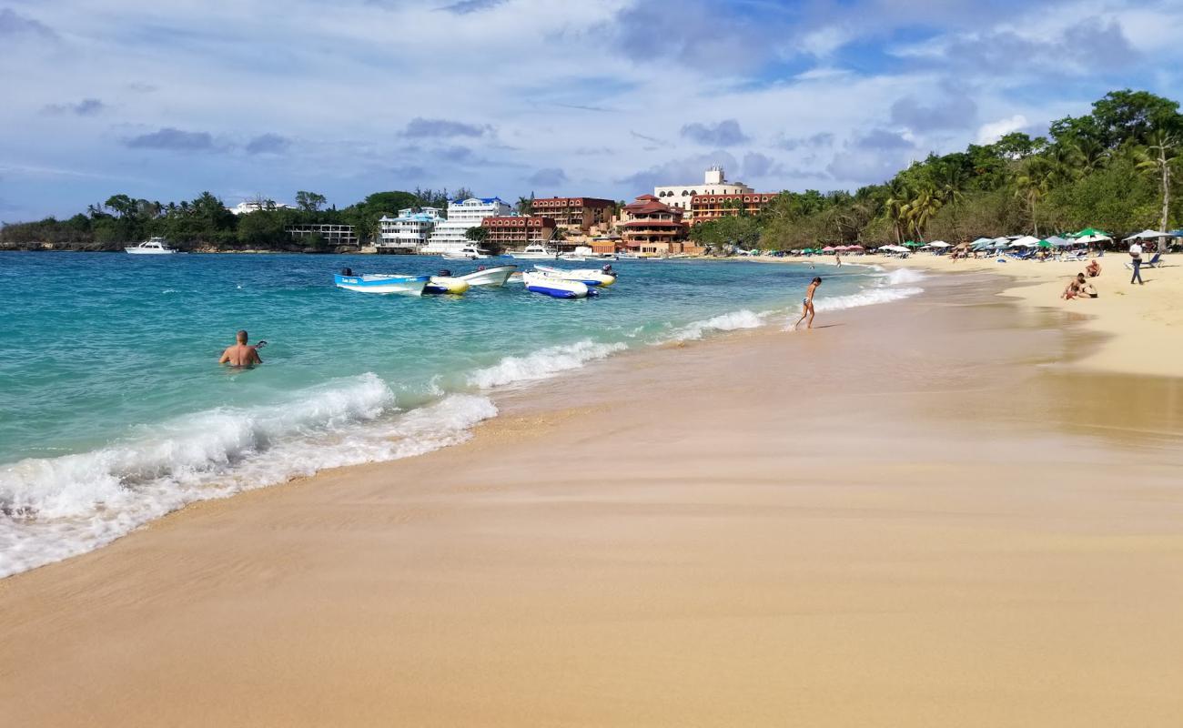 Фото Playa Sosua с золотистый песок поверхностью