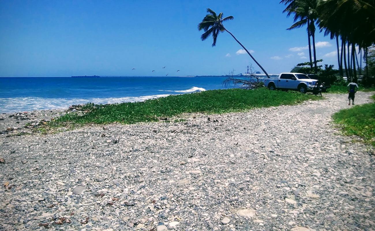 Фото Patos beach с серая чистая галька поверхностью