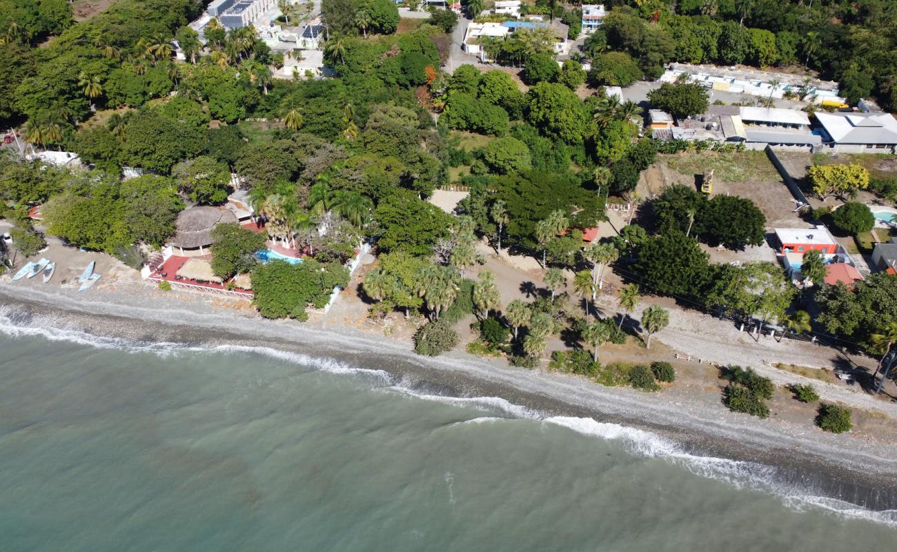 Фото Almendros beach с серая чистая галька поверхностью