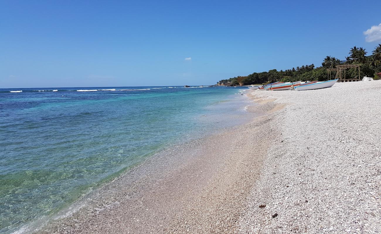 Фото El Quemaito beach с белая чистая галька поверхностью