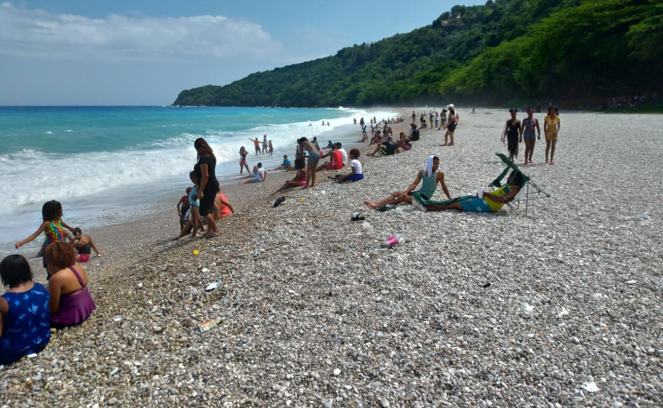 Фото El Quemaito beach II с белая чистая галька поверхностью