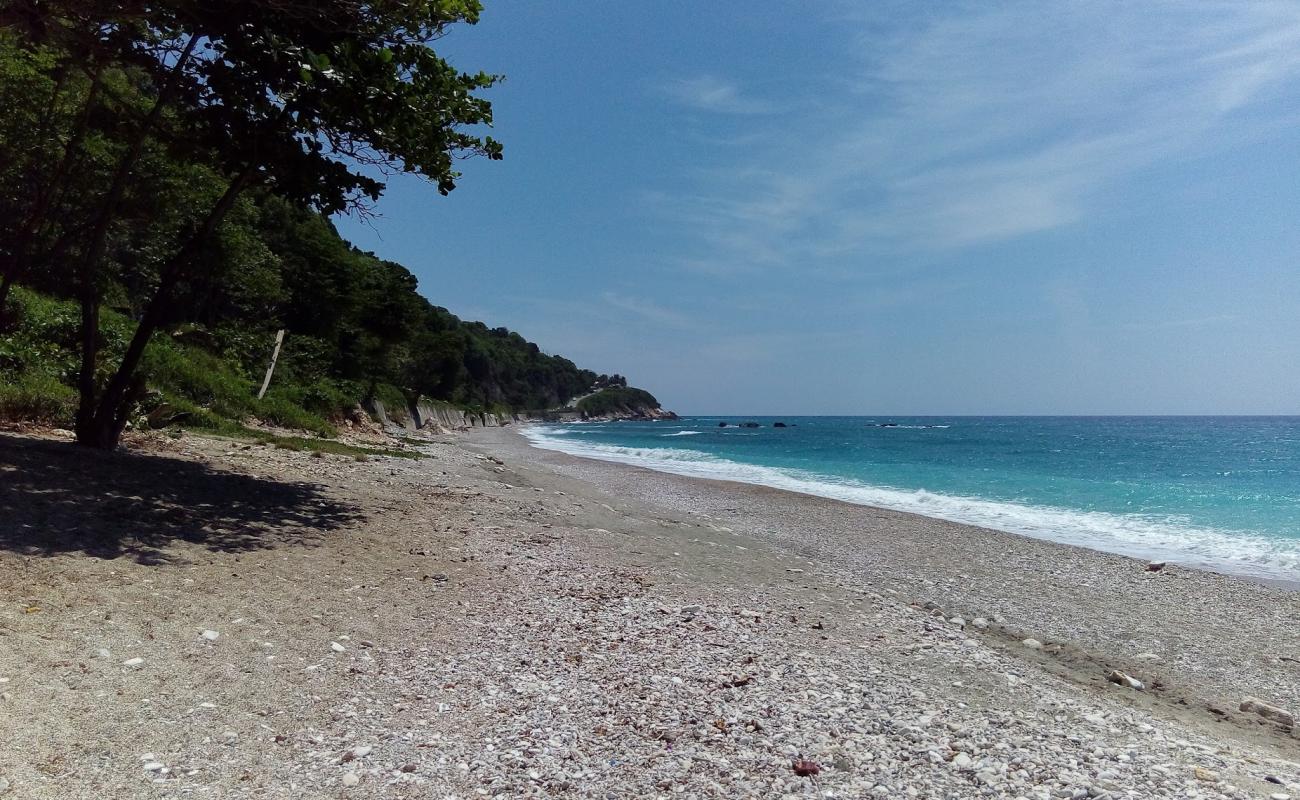 Фото Bahoruco beach с белая чистая галька поверхностью