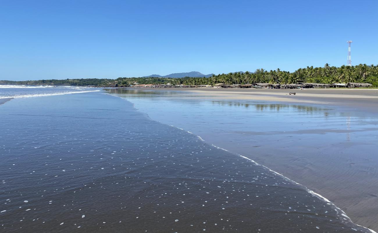 Фото Playa El Cuco с серый песок поверхностью