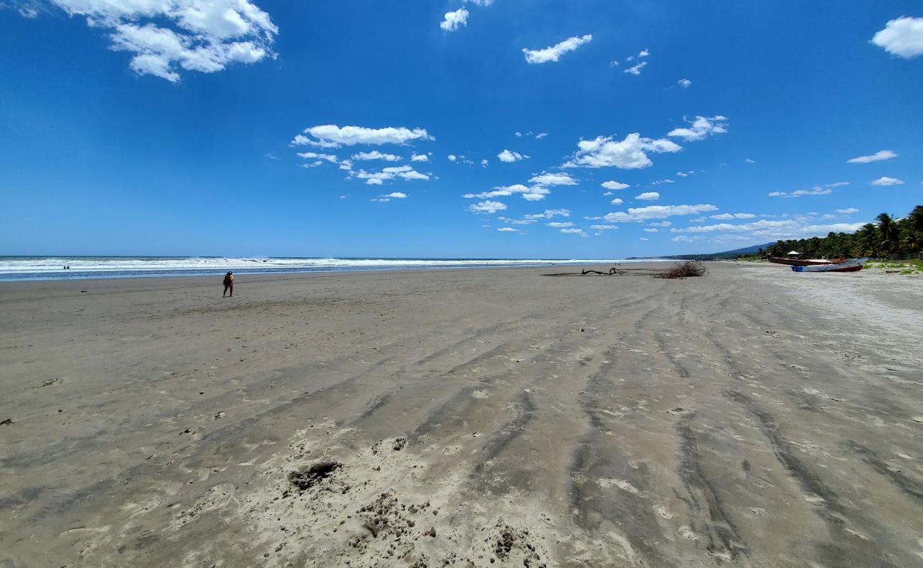 Фото El Esteron beach с серый песок поверхностью