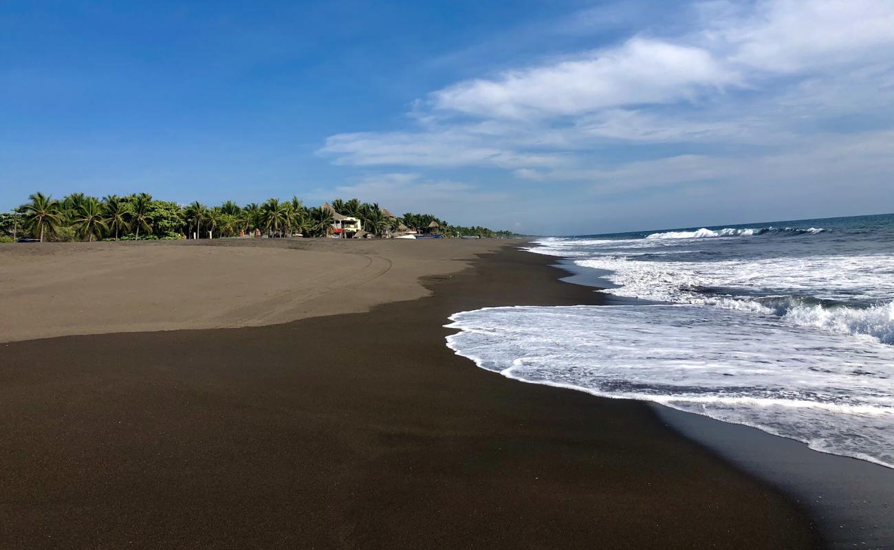 Фото Playa de Monterrico с темный песок поверхностью