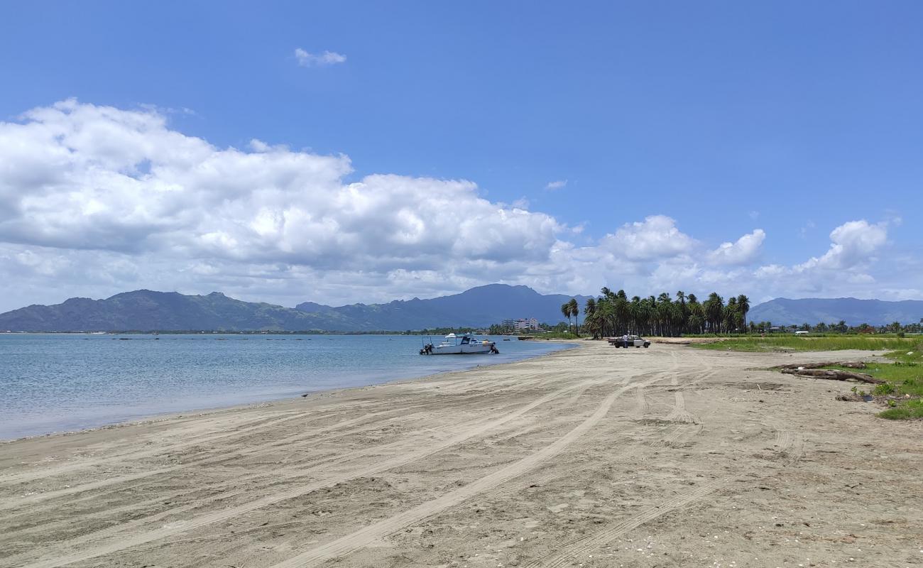 Фото Wailoaloa Beach с серый песок поверхностью