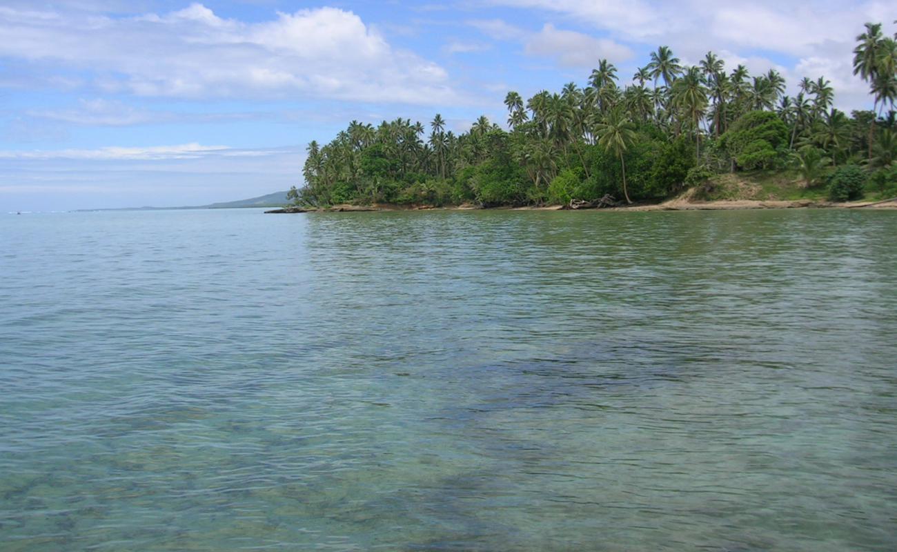 Фото Kasavu Beach с светлый песок поверхностью