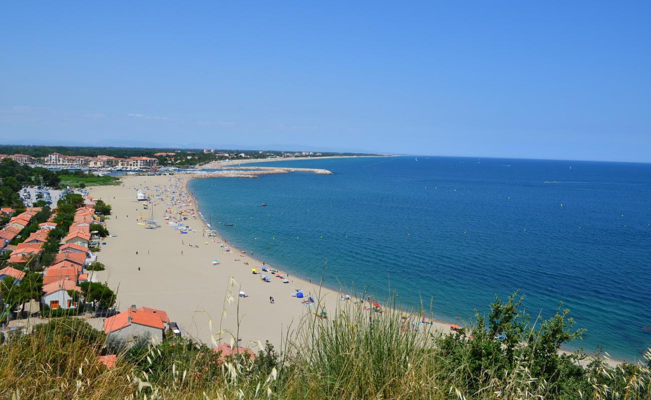 Фото Plage du Racou с золотистый песок поверхностью