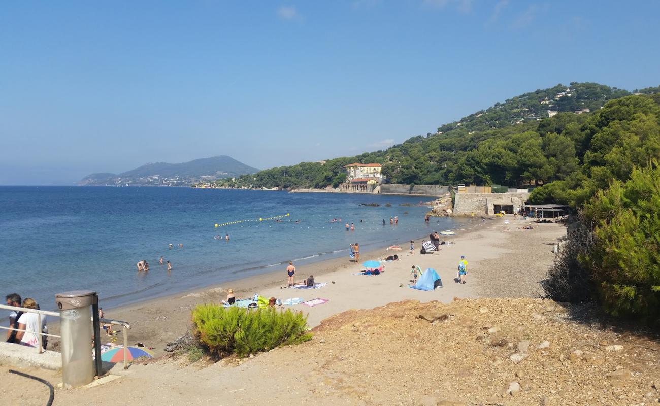 Фото Plage du Port Helene с светлый песок поверхностью