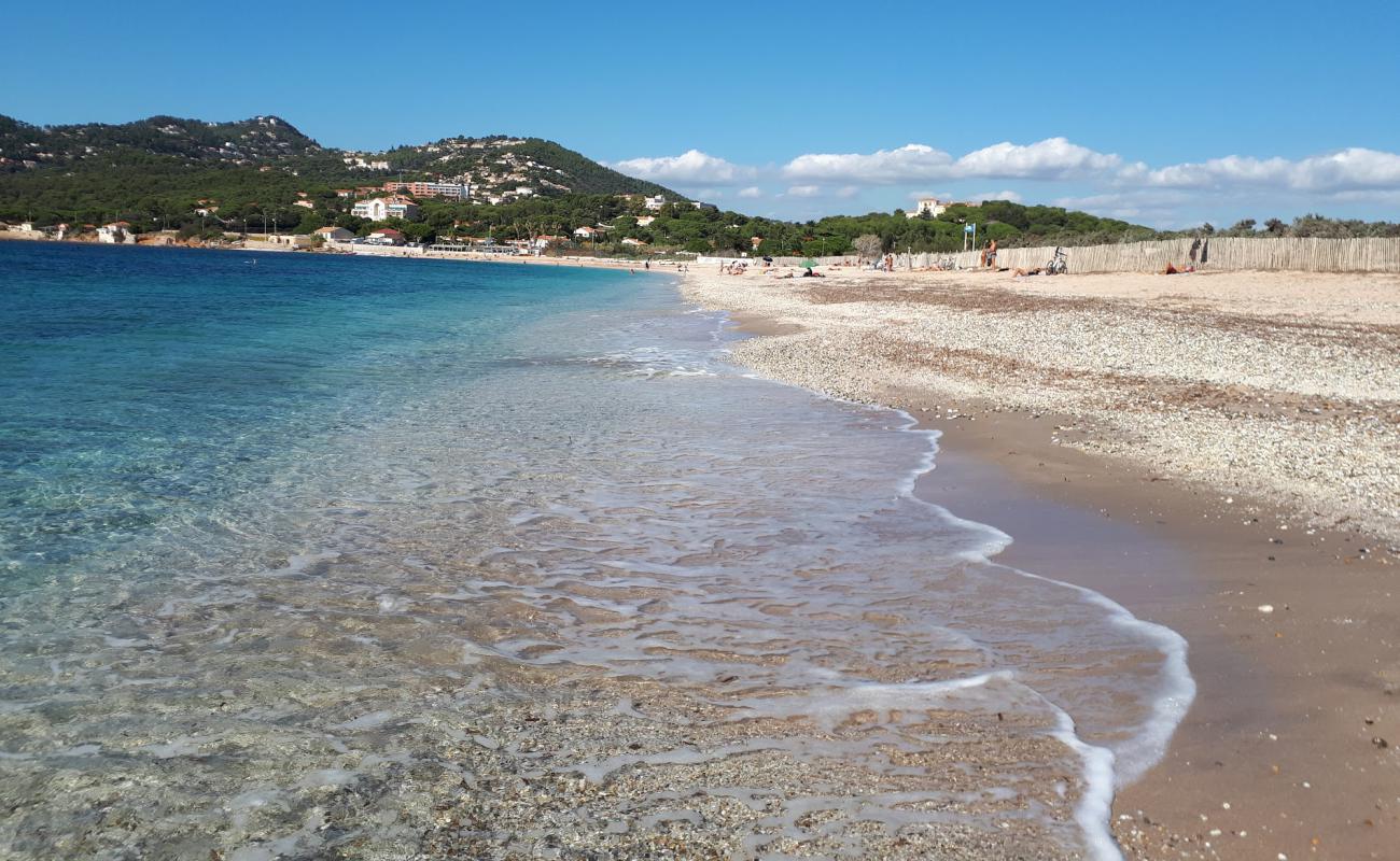 Фото Plage de l'Almanarre с белая чистая галька поверхностью