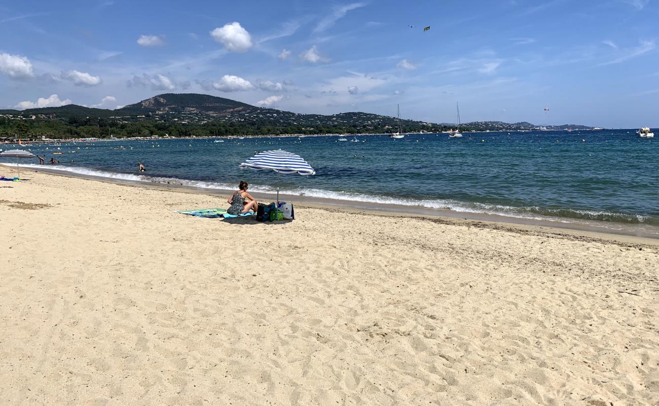 Фото Plage de Grimaud с светлый песок поверхностью