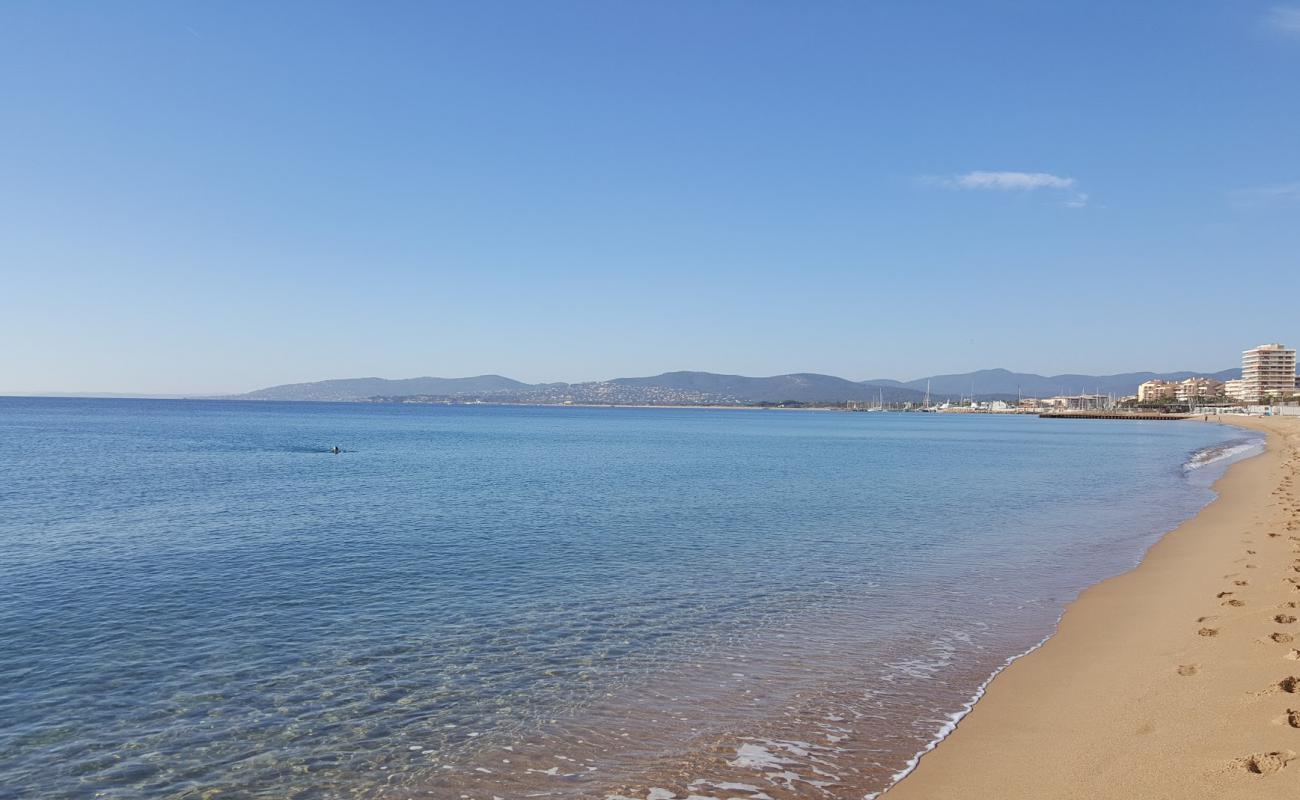 Фото Plage de Frejus с золотистый песок поверхностью