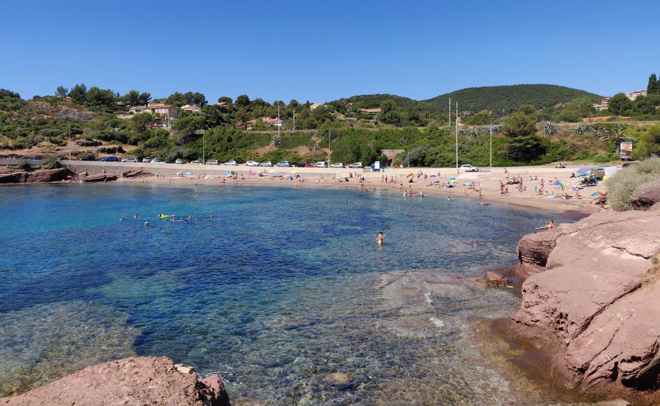 Фото Plage du Pourrousset с светлый песок поверхностью