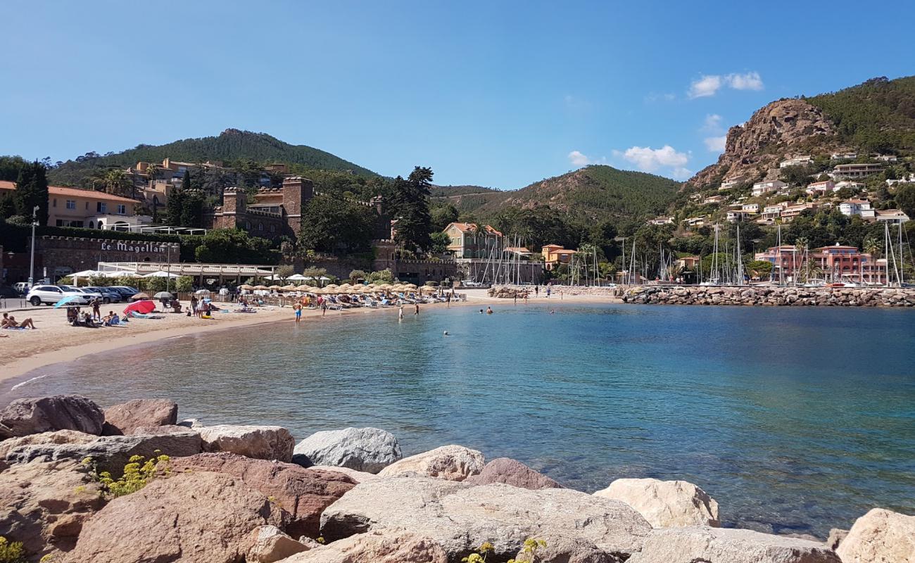 Фото Plage du Chateau с золотистый песок поверхностью