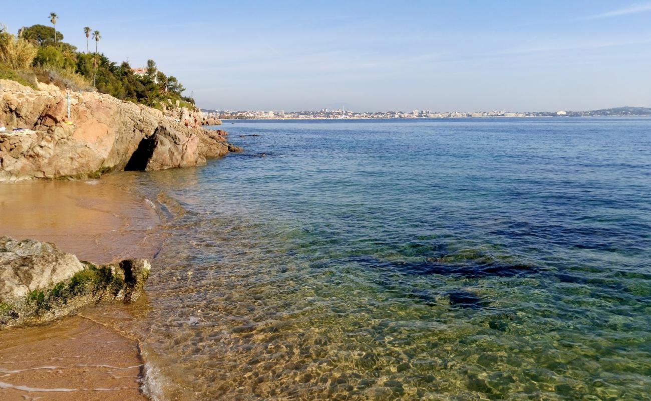 Фото Plage de la batterie с песок с галькой поверхностью