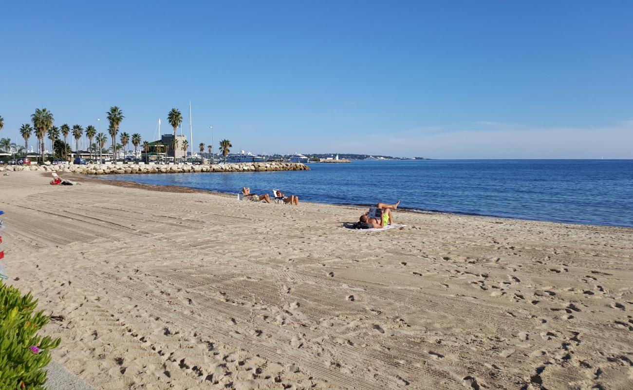 Фото Plage du Soleil с золотистый песок поверхностью