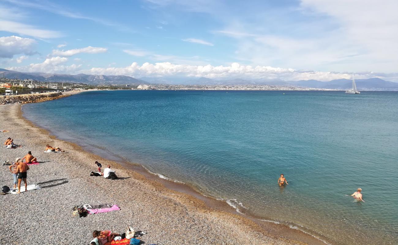 Фото Plage du Fort Carre с белая чистая галька поверхностью