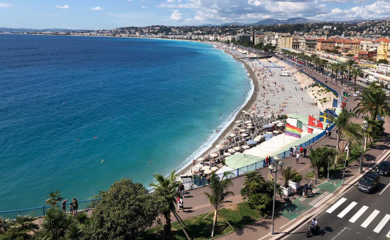 Фото Plage de St. Helene с светлая галька поверхностью