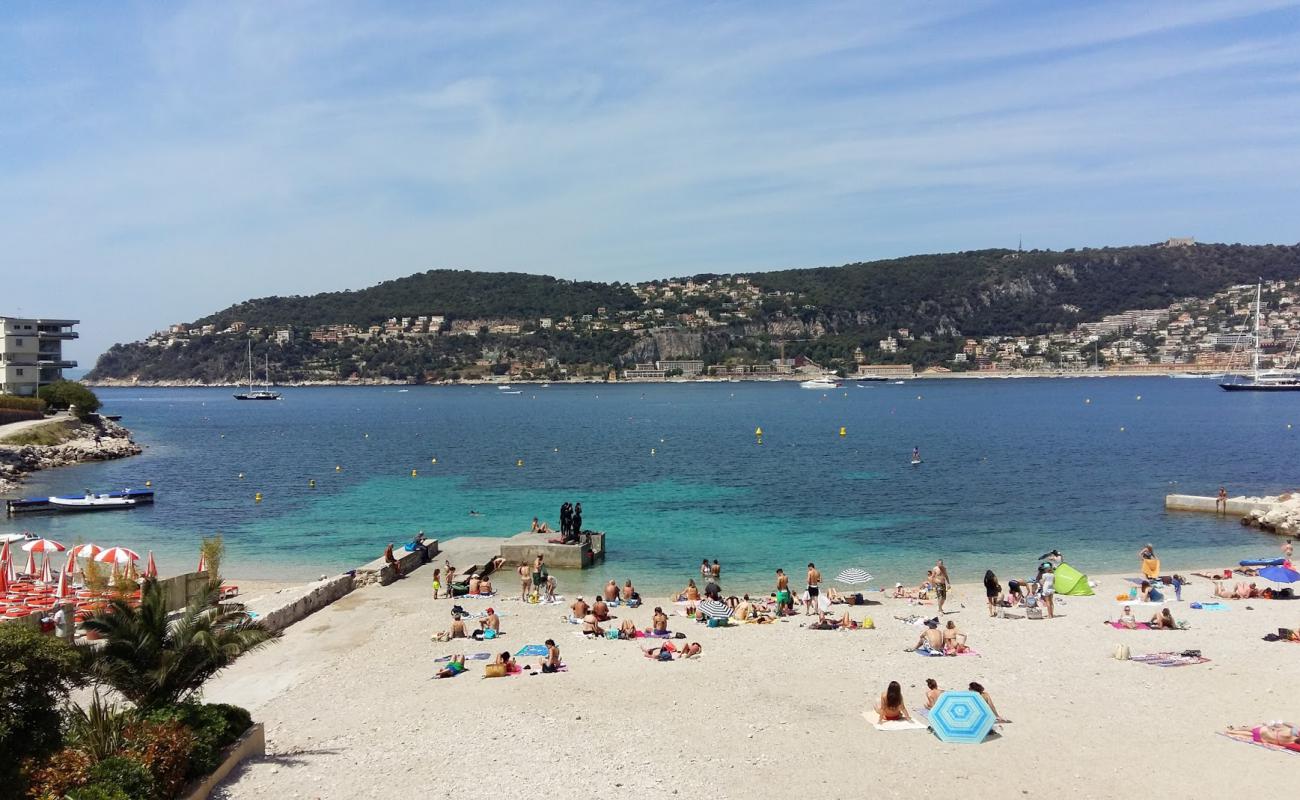 Фото Plage de Passable с белая чистая галька поверхностью